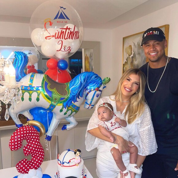 Filha de Lorena Improta e Léo Santana completou 3 meses