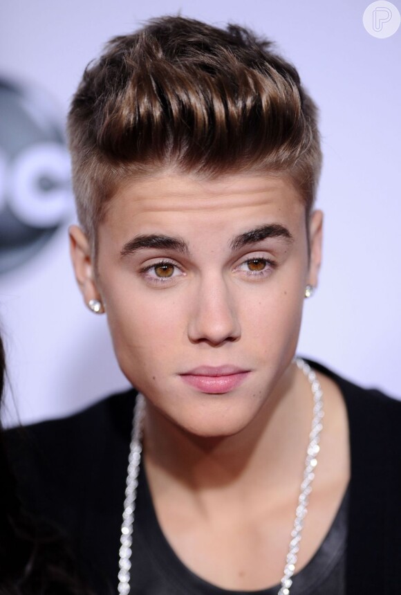 Justin Bieber respondeu ás críticas da imprensa sobre seu comportamento ultimamente com um pouco de arrogância, nesta quinta-feira, 14 de março de 2013