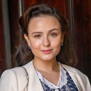 '(O namoro com o Davi) estremece essa relação, causa um conflito grande, e a gente fica tocado porque o Matias (Antonio Calloni) tem essa fissura, essa adoração por essa menina (Elisa) e não deixa ela viver esse grade amor', diz Larissa Manoela
