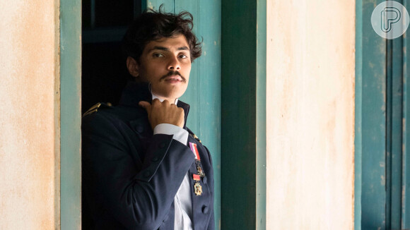 Bernardinho (Gabriel Fuentes) é assassinado após Brasil ocupar a capital do Paraguai na novela 'Nos Tempos do Imperador'