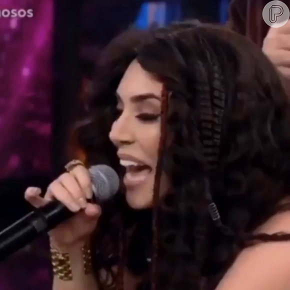 Naiara Azevedo cortou Boninho e cantou o refrão de hit de Shakira acapella