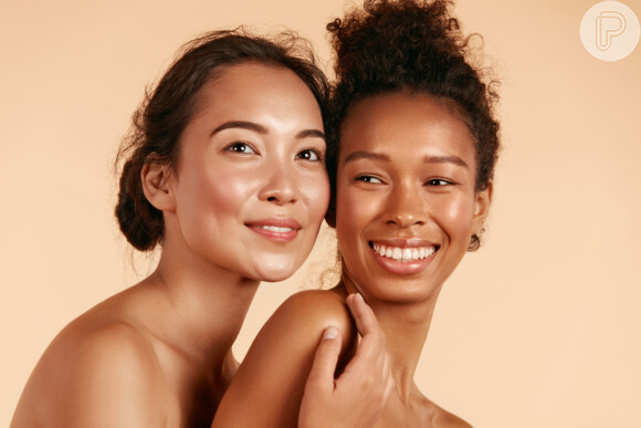 Cuidar da pele para deixá-la naturalmente iluminada é uma tendência de beleza para 2022