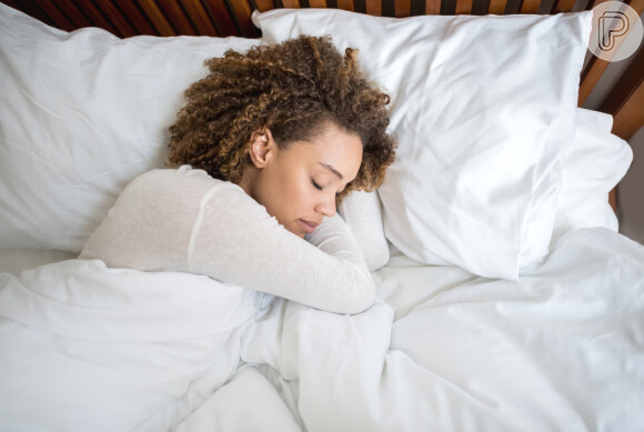 Cabelo tratado na hora de dormir: veja a seguir produtos específicos para o cuidado noturno dos fios