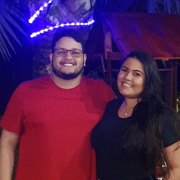 Maurílio e Luana Ramos aparecem em momentos românticos em fotos mantidas pela viúva na web