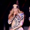 Nicki Minaj e Beyoncé durante performace do hit 'Flawless'