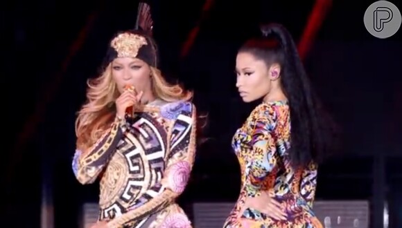 Nicki Minaj e Beyoncé durante performace do hit 'Flawless'