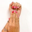 Esmalte rosa com nail art de animal print: unhas mais descontraídas estão em alta no verão