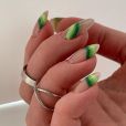 Tendência do verde chega às unhas no verão: inspire-se nessa nail art com vários tons da cor