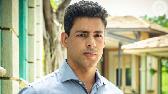 Christian (Cauã Reymond) enfrenta Ravi (Juan Paiva) ao desconfiar de namoro dele com Lara (Andreia Horta) na novela 'Um Lugar ao Sol'