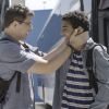 Christian (Cauã Reymond) e Ravi (Juan Paiva) deixam a amizade de lado na novela 'Um Lugar ao Sol' e têm uma séria briga