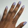 O efeito marmorizado é tendência em nail art para 2022