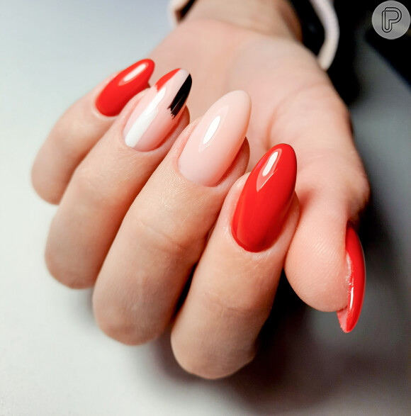 Vermelho em nail art: designer de unhas sugere a cor com looks total black