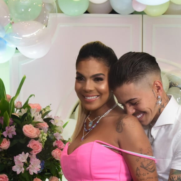A filha de Tays Reis e Biel vai se chamar Pietra