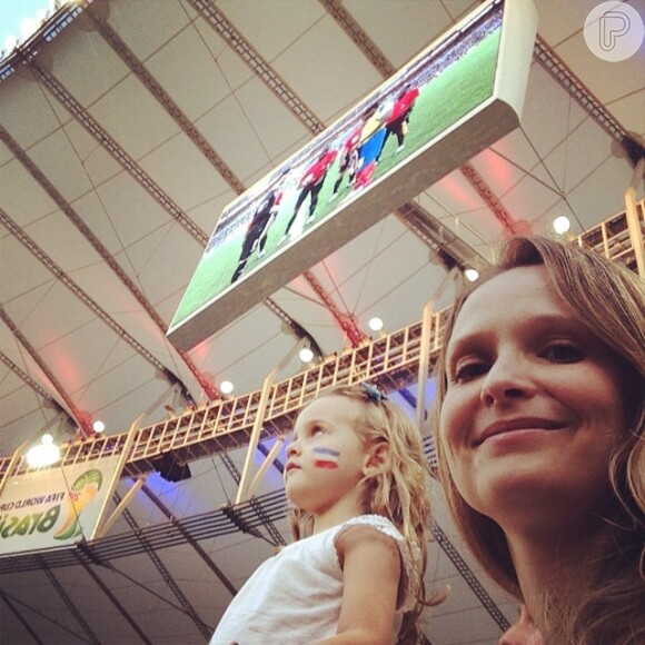 Fernanda Rodrigues fez questão de levar a filha para assistir a alguns jogos da Copa do Mundo nos estádios