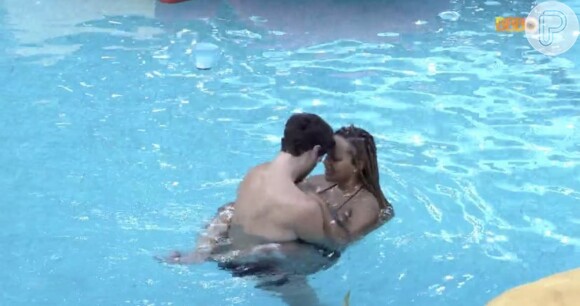 BBB 22: Natália e Lucas protagonizaram cenas de intimidade na piscina horas antes do rapaz beijar Eslovênia