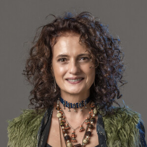 Na novela 'Um Lugar ao Sol', Júlia (Denise Fraga) vai atropelar Bárbara (Alinne Moraes)