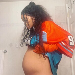 Rihanna grávida! Barriga de gravidez é exibida em foto publicada pela cantora