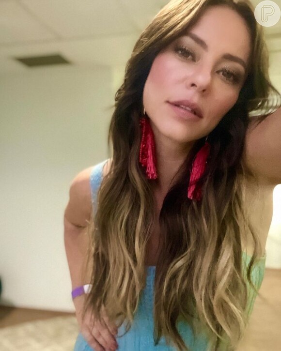 Paolla Oliveira posou sexy para a campanha de lingerie, mas alguns internautas repararam na voz da atriz