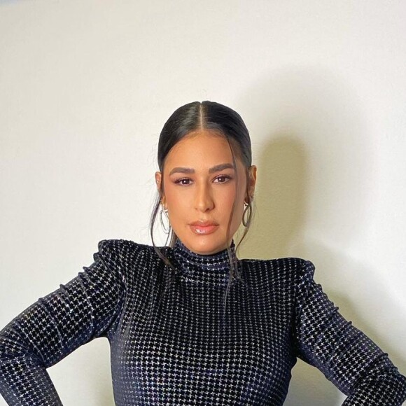 Simone fez cirurgia nos seios