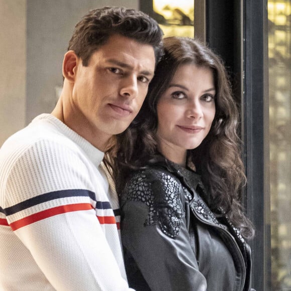 Bárbara (Alinne Moraes) cobra de Christian/Renato (Cauã Reymond) R$ 500 mil de indenização em troca de separação na novela 'Um Lugar ao Sol'