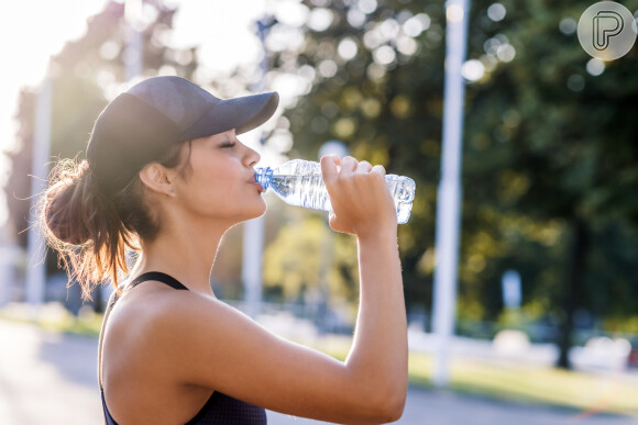 Hidratar-se é fundamental: ao menos 2 litros de água por dia