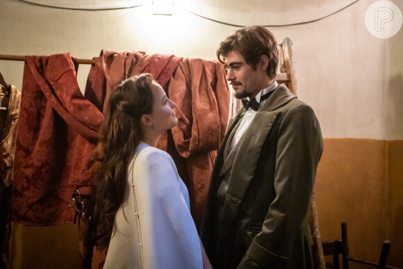 Davi (Rafael Vitti) e Elisa (Larissa Manoela) têm história de amor interrompida na novela 'Além da Ilusão'