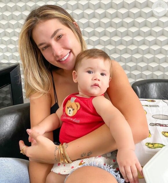 Virgínia Fonseca, mãe de Maria Alice, de apenas 8 meses, derrete-se pela filha em fotos na web, que são postadas com frequência