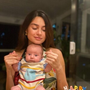 Thaila Ayala se derrete pelo pequeno Francisco com frequência na web, assim como os fãs da mãe de primeira viagem