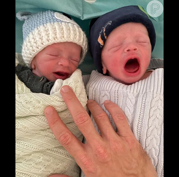 Gêmeos de Fabíula Nascimento e Emílio Dantas nasceram no início de janeiro e já conquistaram os fãs dos pais