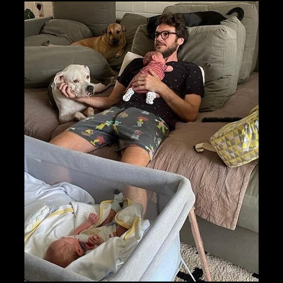 Fabíula Nascimento e Emílio Dantas evitam compartilhar fotos dos gêmeos, mas quando o fazem, é sempre em datas especiais