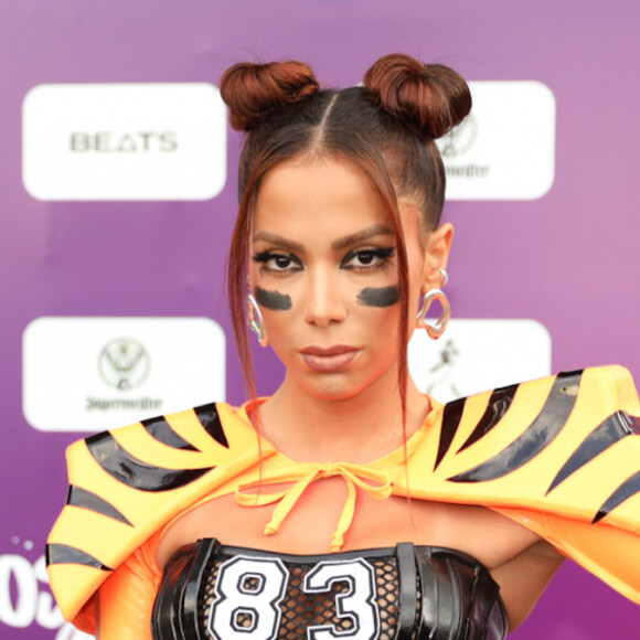 Anitta promove ensaio de seu bloco em São Paulo
