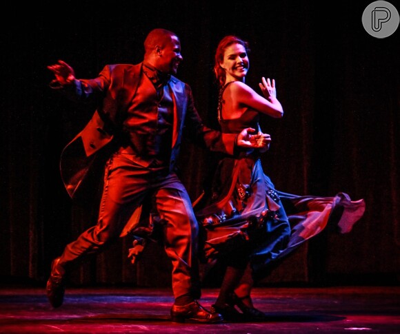 Paloma Bernardi dançou com Patrick Carvalho no espetáculo produzido no palco do Espaço Cultural Amarte, em São Paulo, nesta sexta-feira, 5 de dezembro de 2014