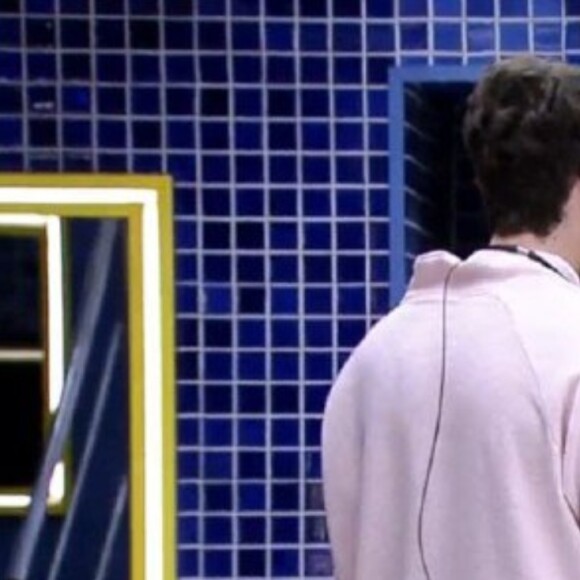 Lucas refletiu na madrugada do 'BBB 22' e acordou Natália para pedir desculpas pelo Jogo da Discórdia