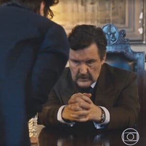 Davi (Rafael Vitti) encara Matias (Antonio Calloni) após condenação na novela 'Além da Ilusão'