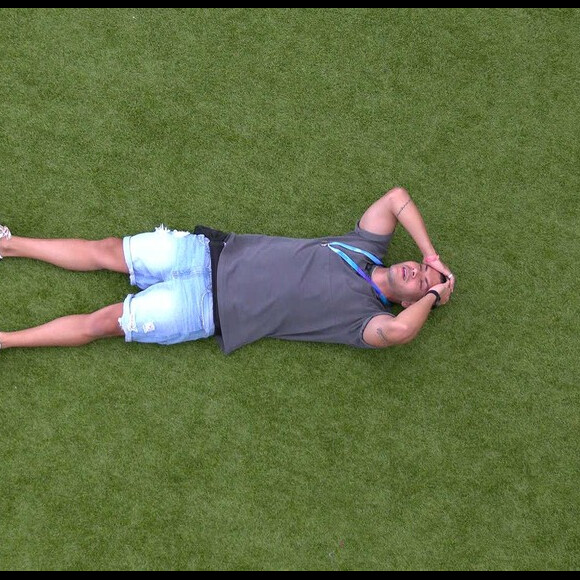 Arthur Aguiar chorou após vencer a Prova do Anjo