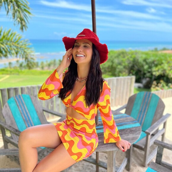 Andressa Suita não dispensa acessórios estilosos em seus looks de verão