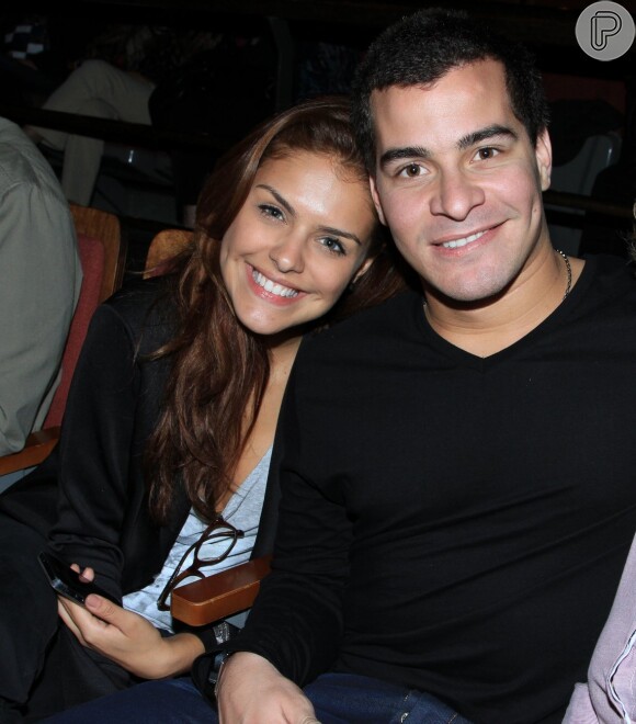 Thiago Martins e Paloma Bernardi namoram há mais de dois anos