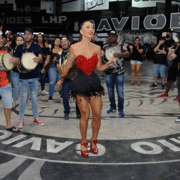 Sabrina Sato é rainha de bateria da escola de samba paulista Gaviões da Fiel