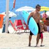 Rodrigo Hilbert aproveita tarde na praia do Leblon, Zona Sul do Rio de Janeiro