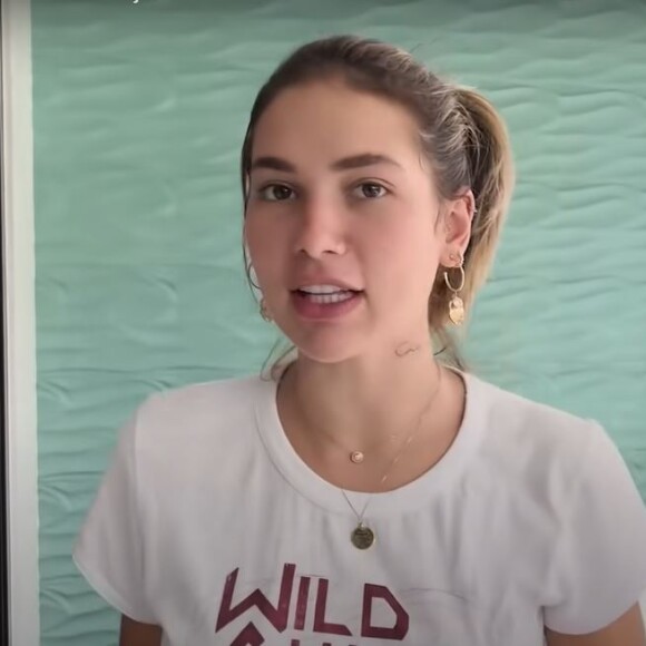 Virgínia Fonseca explica que aula de natação da filha, por enquanto, acontece em uma banheira da casa da família, porque piscina não está pronta
