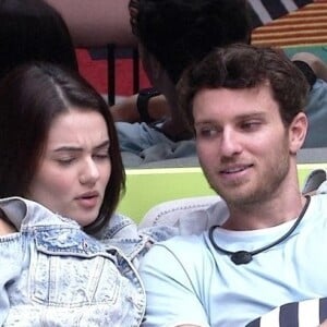 'BBB 22': Eslovênia 'desafia' Arthur a ir ao paredão com ela e internet reage