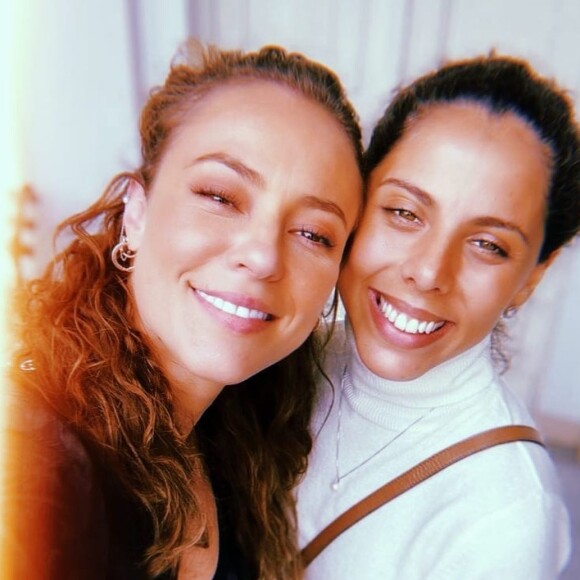 Paolla Oliveira diz que sempre pôde contar com os familiares e, também, 'com a minha família que construí com o passar dos anos'