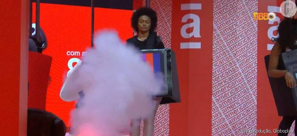 BBB 22: sem saber do sorteio, Natália acredita que eles voltarão à disputa da Prova do Líder de resistência após 24h. 'Para, bebe uma água e volta'