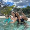 Virgínia tomou banho de piscina com a filha, Maria Alice, na casa nova de Camila Loures, em São Paulo