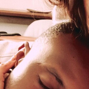 Carol Peixinho já havia sido vista com Thiaguinho antes deles assumirem o romance