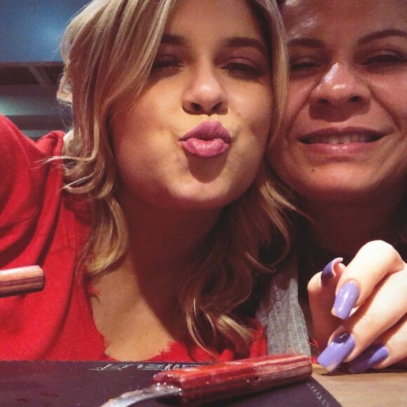 Mãe de Marília Mendonça, Ruth Moreira guardou, também, o celular que a filha portava no momento do acidente