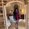Bruna Marquezine exibiu looks com luvas e meia-calça para provar o interesse pela moda em álbum de fotos em Paris