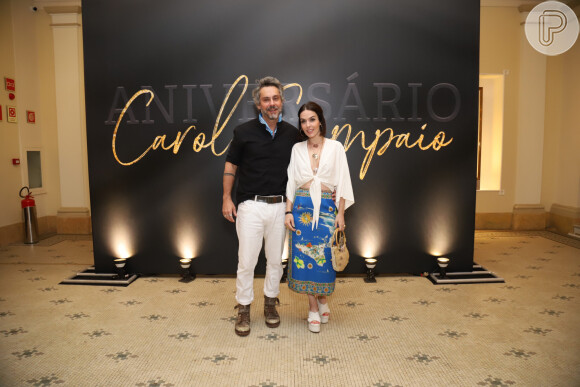 Alexandre Nero e a mulher, Karen Brusttolin, marcaram presença na festa de aniversário de Carol Sampaio