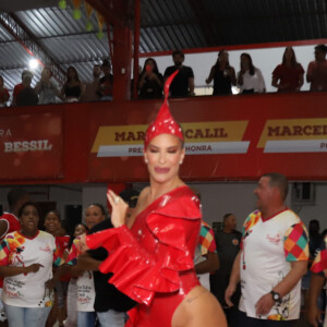 Carnaval 2022: Lore Improta mostra samba no pé em ensaio da Viradouro, escola de samba do Rio