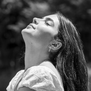 Jade Picon levou comida para o hotel ao invés de jantar no restaurante após assédio de fãs